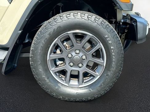 Used 2020 Jeep Gladiator Overland image 31