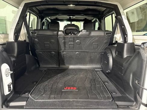 Used 2018 Jeep Wrangler Unlimited Rubicon AWD/4WD image 9