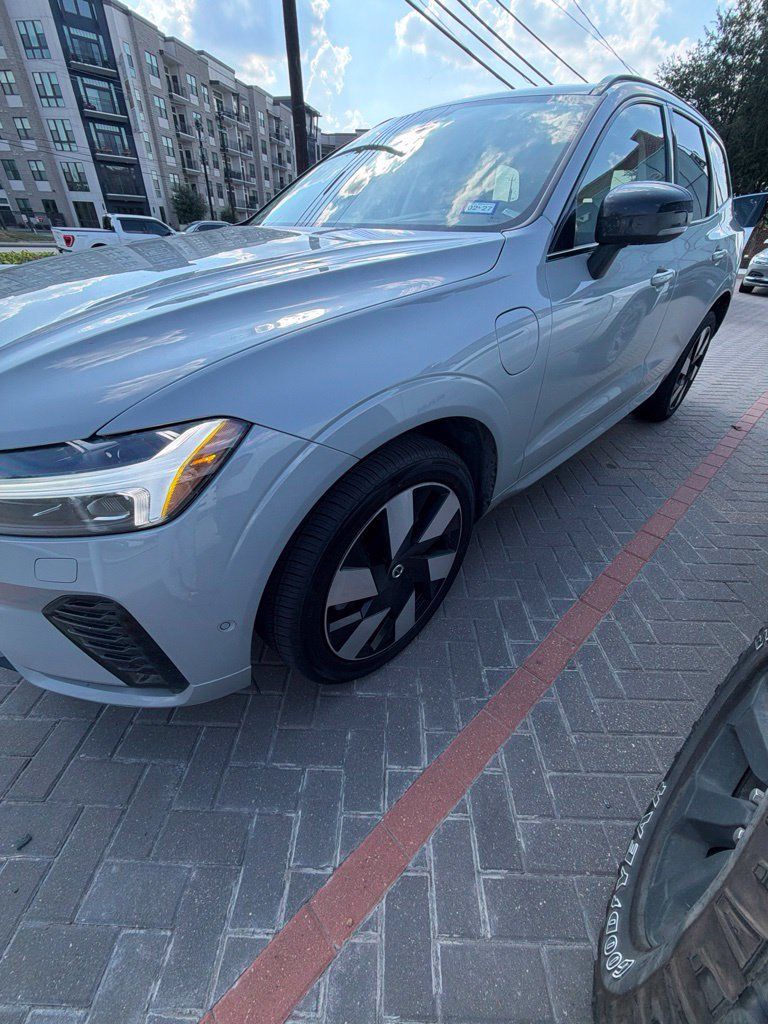Used 2024 Volvo XC60 T8 Ultimate w/ Protection Package Premier AWD/4WD image 24
