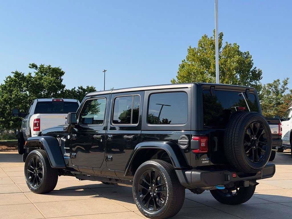 Used 2023 Jeep Wrangler Unlimited Sahara AWD/4WD image 26