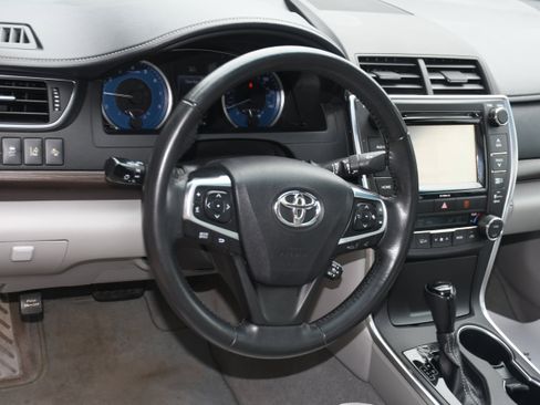 Used 2016 Toyota Camry XLE w/ Moonroof Package FWD image 9
