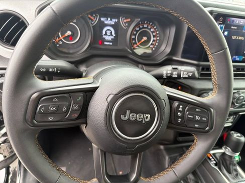 Used 2025 Jeep Wrangler Unlimited Sport AWD/4WD image 14