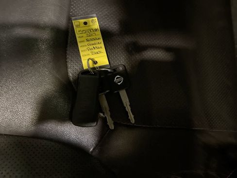 Used 2017 Nissan Frontier PRO-4X w/ Pro-4x Luxury Package image 27