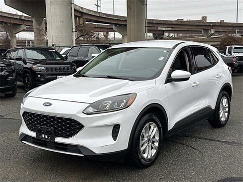 Used 2020 Ford Escape SE image 5