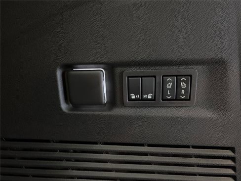 New 2026 Chevrolet Suburban Premier w/ Sun And Tow Package AWD/4WD image 7