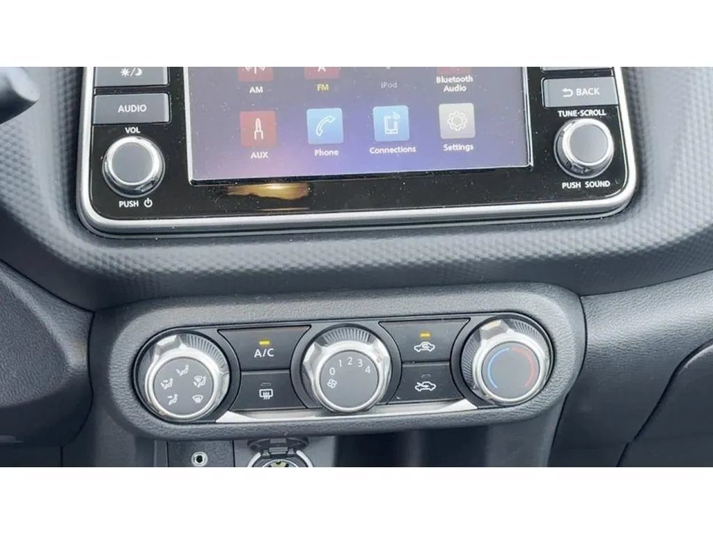 Used 2025 Nissan Kicks Play S FWD image 18