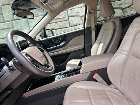 Used 2022 Lincoln Corsair AWD w/ Premium Package image 8
