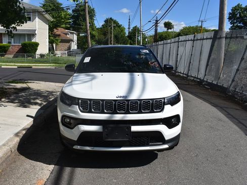 Used 2025 Jeep Compass Limited AWD/4WD image 3