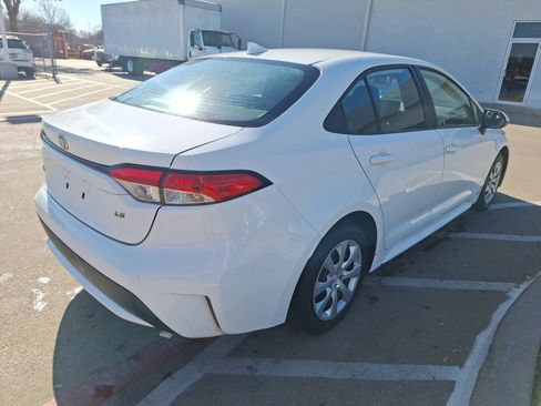 Used 2021 Toyota Corolla LE image 6