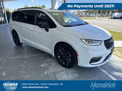 Used 2025 Chrysler Pacifica Limited