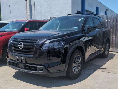 Certified 2024 Nissan Pathfinder SV w/ Black Appearance Package FWD image 1