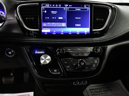 Used 2023 Chrysler Pacifica Touring-L w/ S Appearance Package FWD image 23