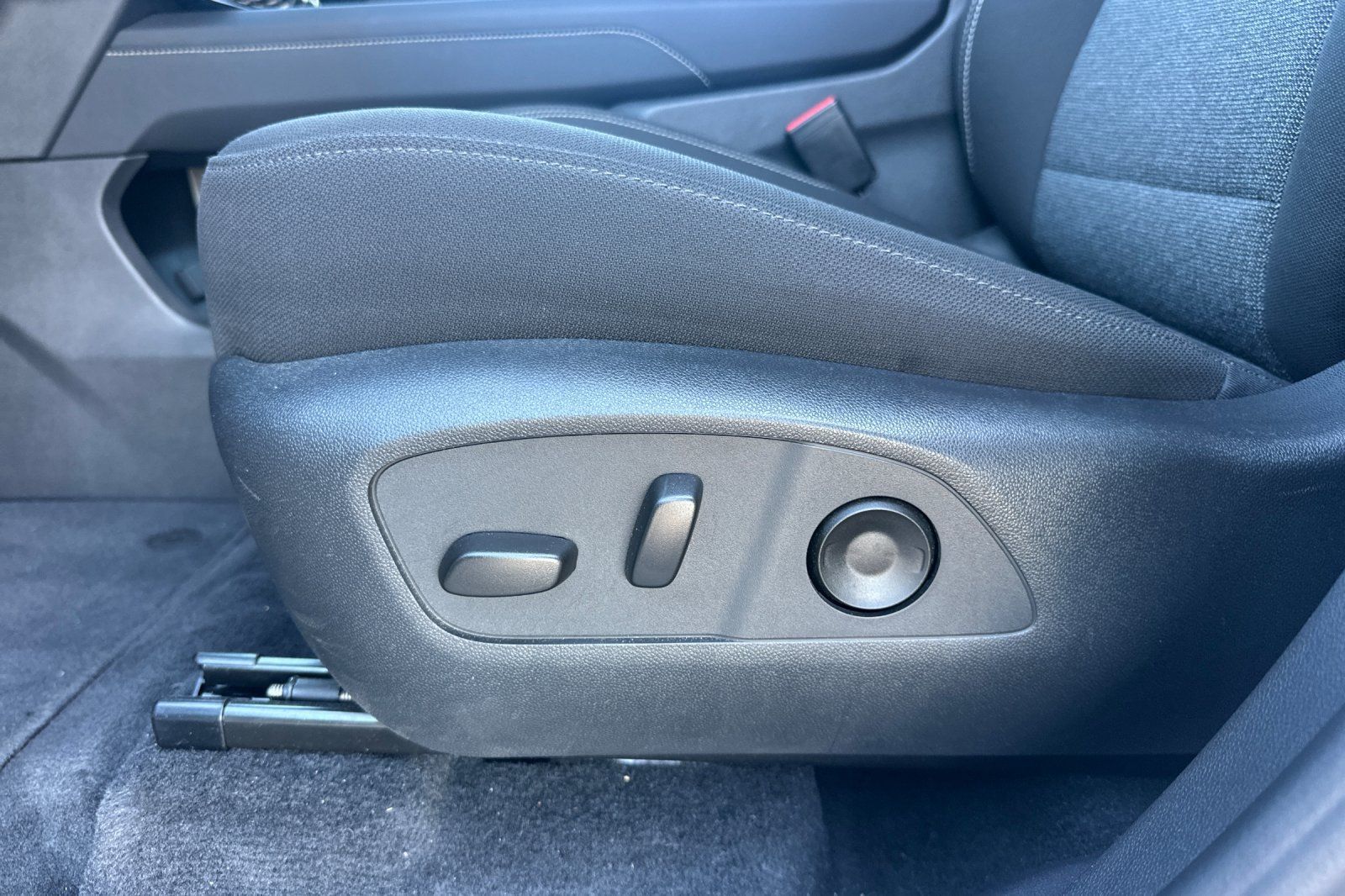 Used 2026 GMC Acadia Elevation FWD image 13