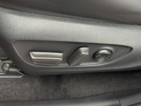 Used 2021 Toyota RAV4 Limited image 14