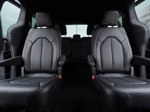 New 2026 Chrysler Pacifica Select image 31