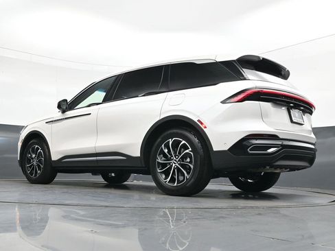 Used 2024 Lincoln Nautilus Premier AWD/4WD image 36