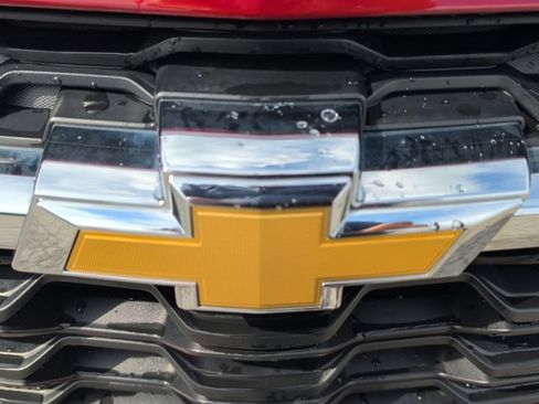 Used 2025 Chevrolet Trax LT FWD image 31
