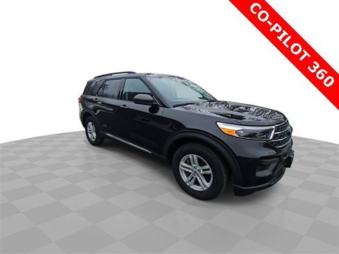 Used 2021 Ford Explorer XLT image 2