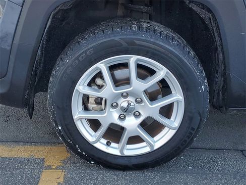 Used 2023 Jeep Renegade Latitude image 8