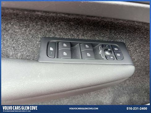 Certified 2025 Volvo XC40 B5 Plus w/ Protection Package Premier image 17