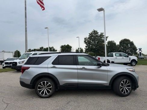 Used 2022 Ford Explorer ST-Line w/ Class IV Trailer Tow Package AWD/4WD image 10