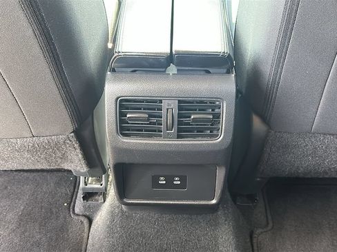 Used 2025 Nissan Rogue SV FWD image 30