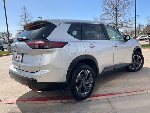 Used 2025 Nissan Rogue SV image 6