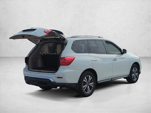 Used 2017 Nissan Pathfinder SV image 5
