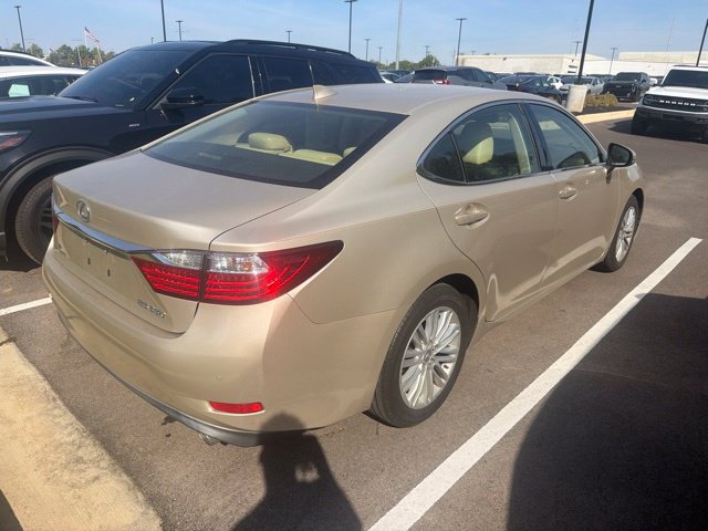 Used 2015 Lexus ES 350 w/ Luxury Package FWD image 6