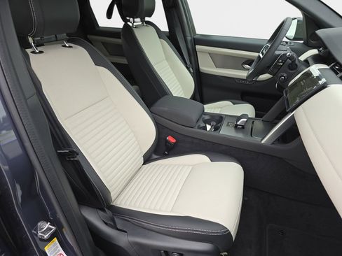 Used 2025 Land Rover Discovery Sport Dynamic SE AWD/4WD image 11