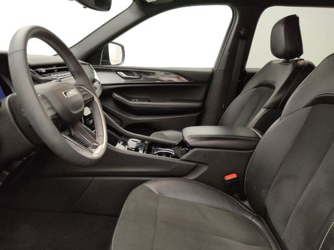 Used 2023 Jeep Grand Cherokee L Laredo RWD image 17