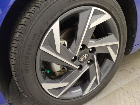 Used 2025 Hyundai Elantra Sport FWD image 31