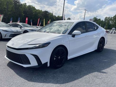 Used 2026 Toyota Camry SE FWD image 5