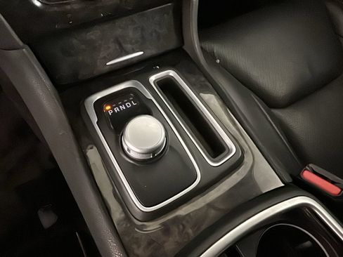 Used 2018 Chrysler 300 Limited AWD/4WD image 24