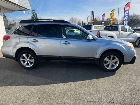 Used 2013 Subaru Outback 2.5i Limited w/ Moonroof Pkg AWD/4WD image 4