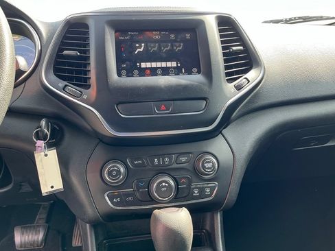 Used 2019 Jeep Cherokee Latitude w/ Popular Appearance Group AWD/4WD image 13