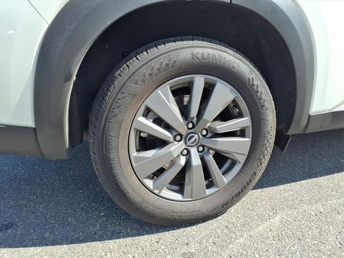 Used 2024 Nissan Pathfinder SV FWD image 30