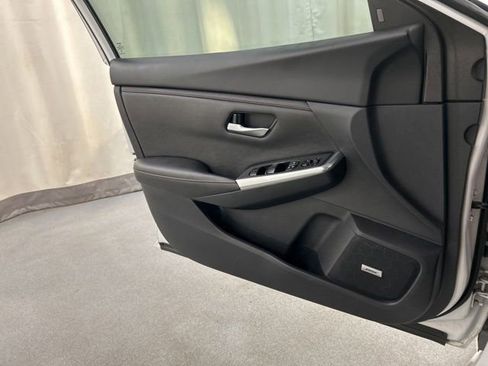 Used 2022 Nissan Sentra SR w/ SR Premium Package FWD image 18