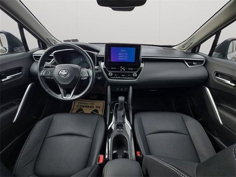 Used 2023 Toyota Corolla Cross XLE image 18