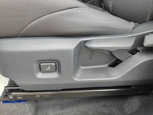 Certified 2025 Toyota Tacoma SR5 image 27