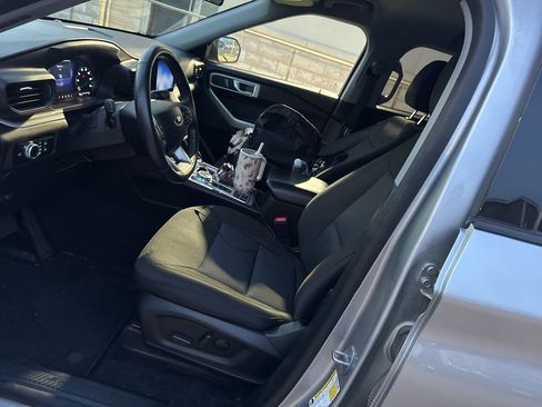 Used 2023 Ford Explorer XLT image 9