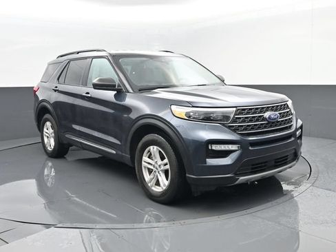 Used 2024 Ford Explorer XLT w/ Equipment Group 202A AWD/4WD image 3