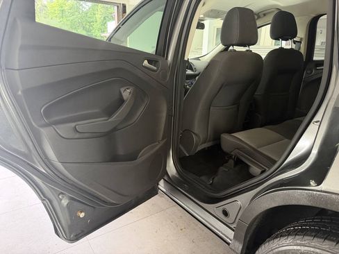 Used 2017 Ford Escape SE w/ Equipment Group 201A AWD/4WD image 14