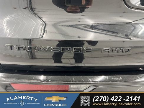 Used 2024 Chevrolet Traverse RS image 17