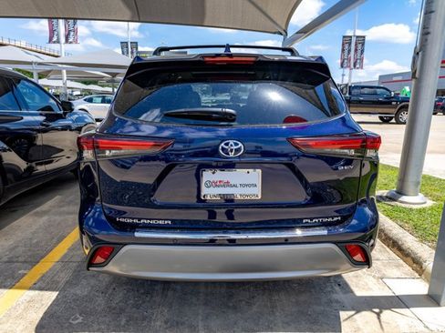 New 2026 Toyota Highlander Platinum AWD/4WD image 8