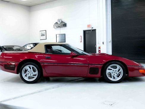 Used 1989 Chevrolet Corvette Convertible image 18