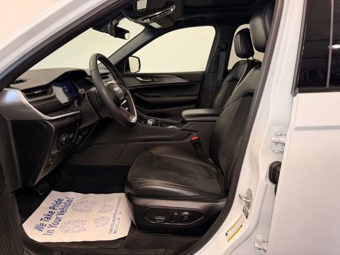 Used 2025 Jeep Grand Cherokee L Altitude RWD image 6
