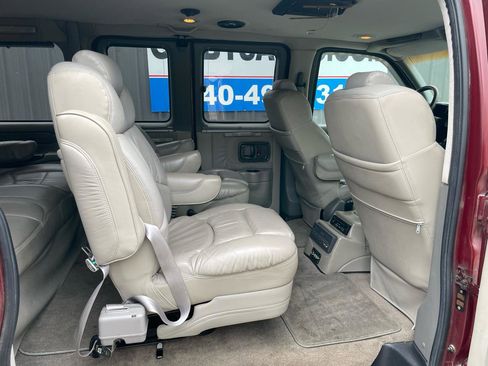 Used 2003 Chevrolet Express 1500 w/ Preferred Equipment Group 4 RWD image 8