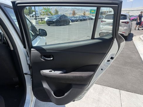 Used 2015 Nissan Leaf S w/ Charge Package FWD image 18