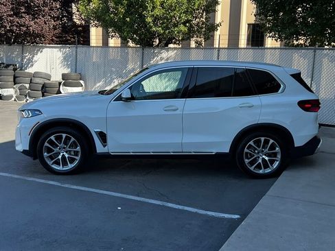 Used 2026 BMW X5 xDrive40i w/ Climate Comfort Package AWD/4WD image 4